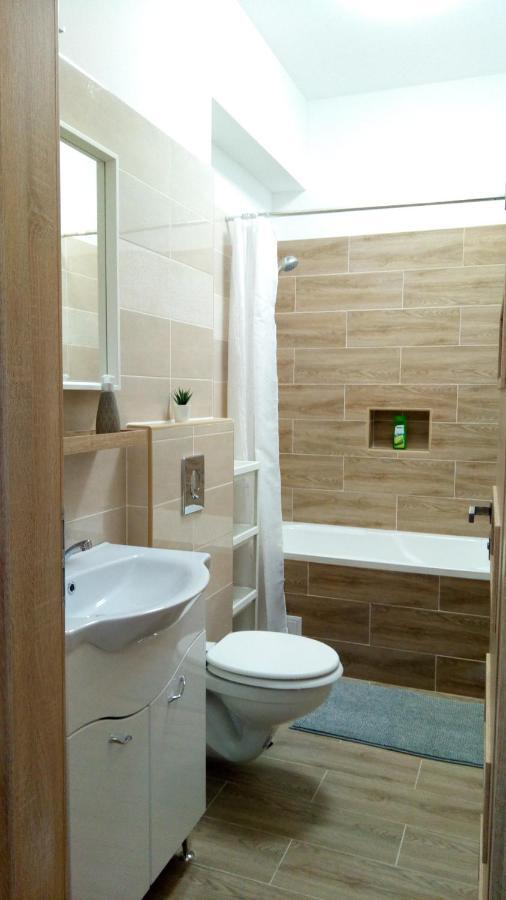 Loli Apartman Miskolc Exteriör bild