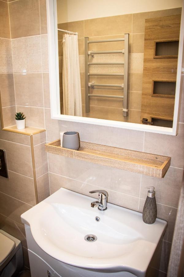 Loli Apartman Miskolc Exteriör bild