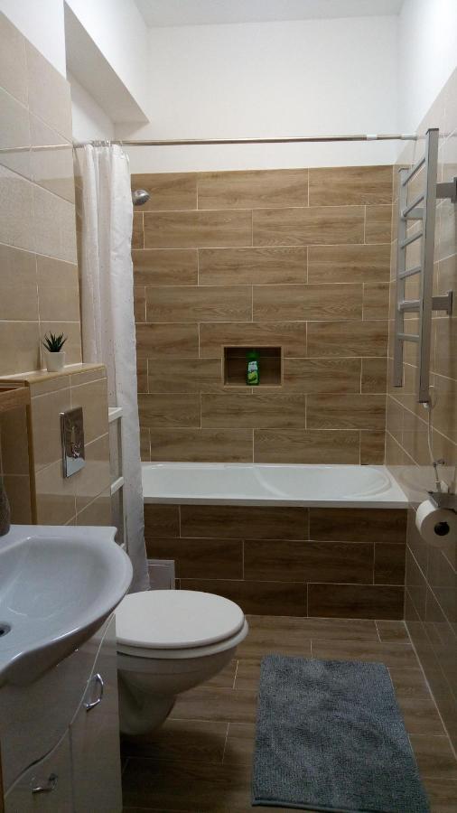 Loli Apartman Miskolc Exteriör bild